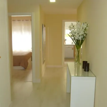 Beachfront Seaview Litoralmar Apt, Fast Wifi, Airco, Pool, Private Parking Apartment