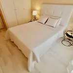 Beachfront Seaview Litoralmar Apt, Fast Wifi, Airco, Pool, Private Parking Lägenhet