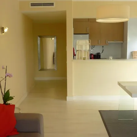 Beachfront Seaview Litoralmar Apt, Fast Wifi, Airco, Pool, Private Parking Апартаменти Портіман