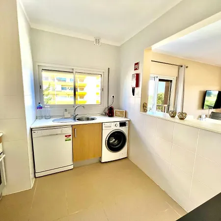 Beachfront Seaview Litoralmar Apt, Fast Wifi, Airco, Pool, Private Parking * Portimão