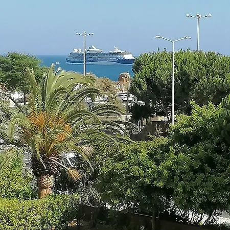 Beachfront Seaview Litoralmar Apt, Fast Wifi, Airco, Pool, Private Parking Apartman