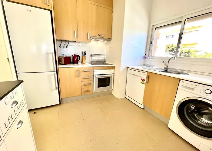 Beachfront Seaview Litoralmar Apt, Fast Wifi, Airco, Pool, Private Parking *