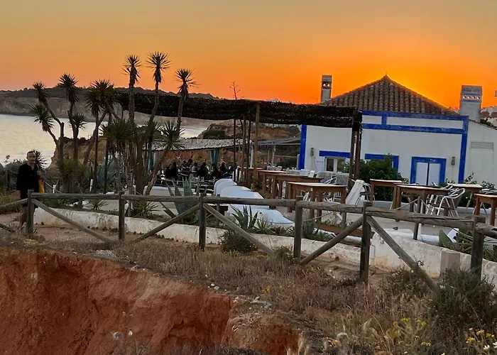 Beachfront Seaview Litoralmar Apt, Fast Wifi, Airco, Pool, Private Parking דירה *