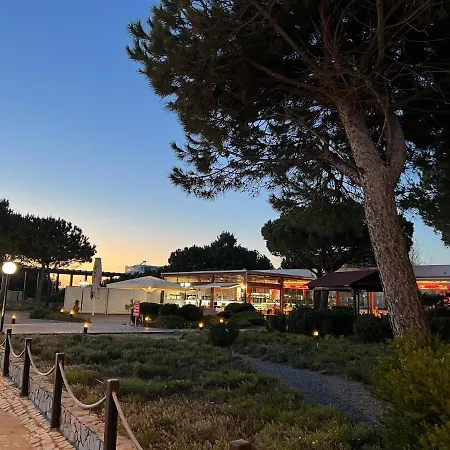 Beachfront Seaview Litoralmar Apt, Fast Wifi, Airco, Pool, Private Parking