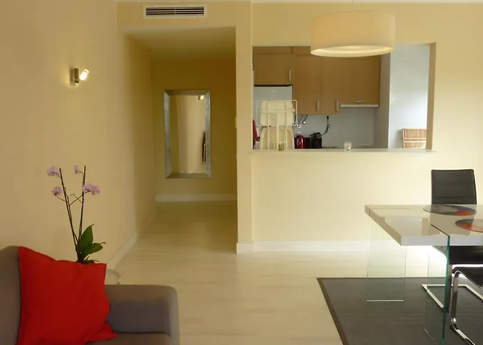 Beachfront Seaview Litoralmar Apt, Fast Wifi, Airco, Pool, Private Parking Appartement Portimão