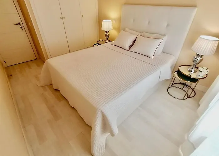 Beachfront Seaview Litoralmar Apt, Fast Wifi, Airco, Pool, Private Parking Appartement