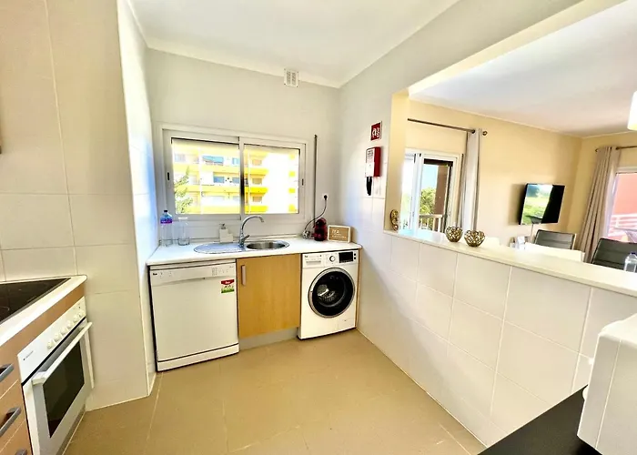 Beachfront Seaview Litoralmar Apt, Fast Wifi, Airco, Pool, Private Parking * Portimão