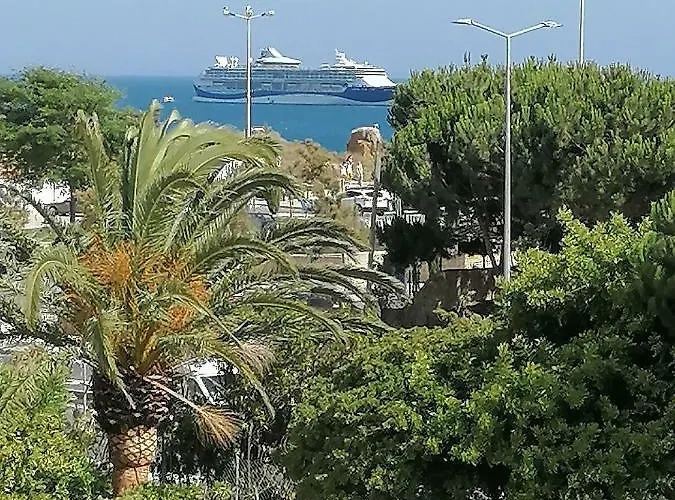 Beachfront Seaview Litoralmar Apt, Fast Wifi, Airco, Pool, Private Parking Appartement